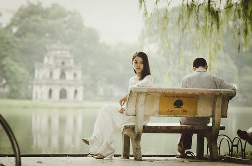 shun discouragement